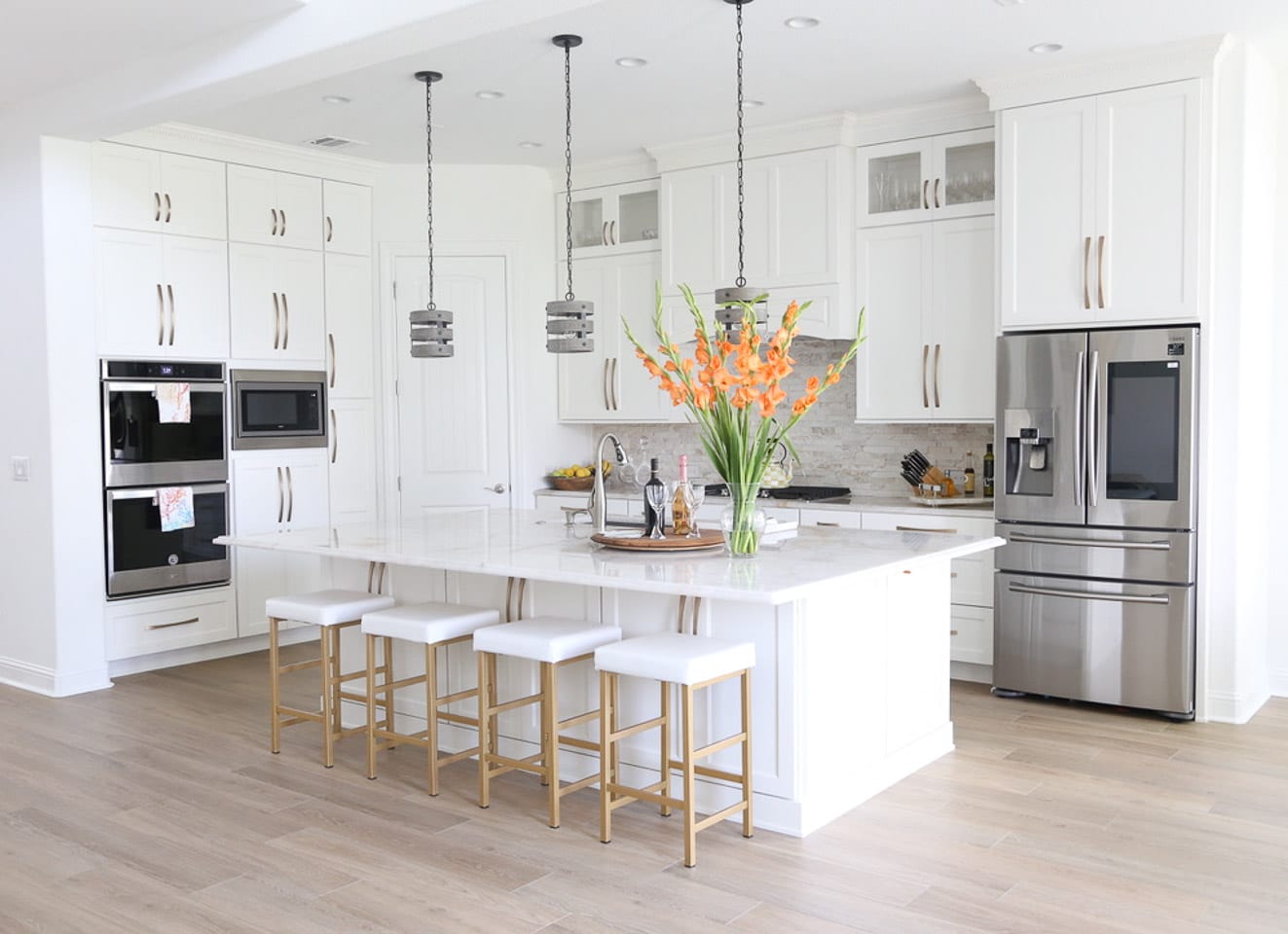 Leander Transitional White Kitchen With Stone Backsplash - UB Kitchens ...